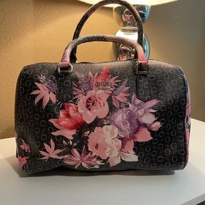 𝐒𝐎𝐋𝐃Guess Purse
